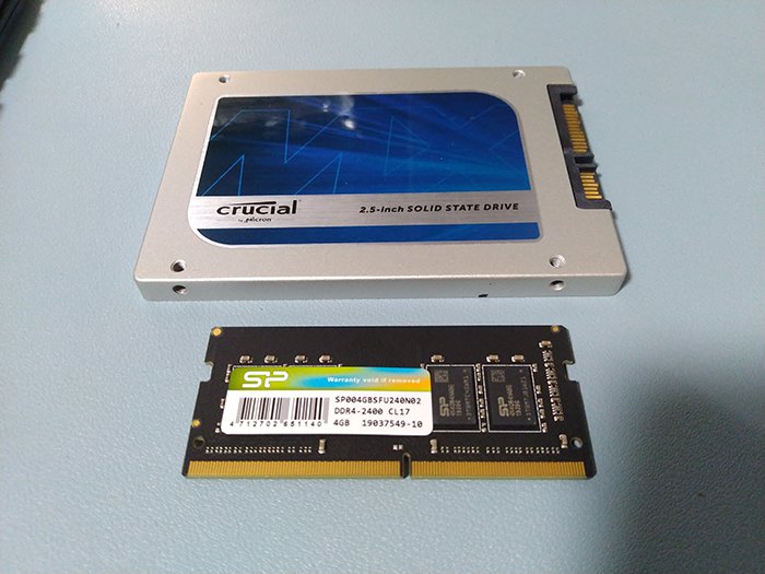 Dell inspiron5570 メモリ24GB SSD256GB シルバー